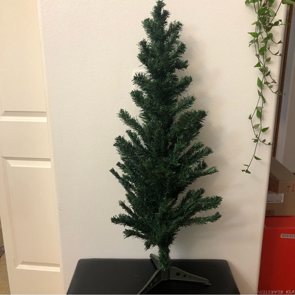 New 3 1/2 ft Christmas tree green color - Picture 3 of 5